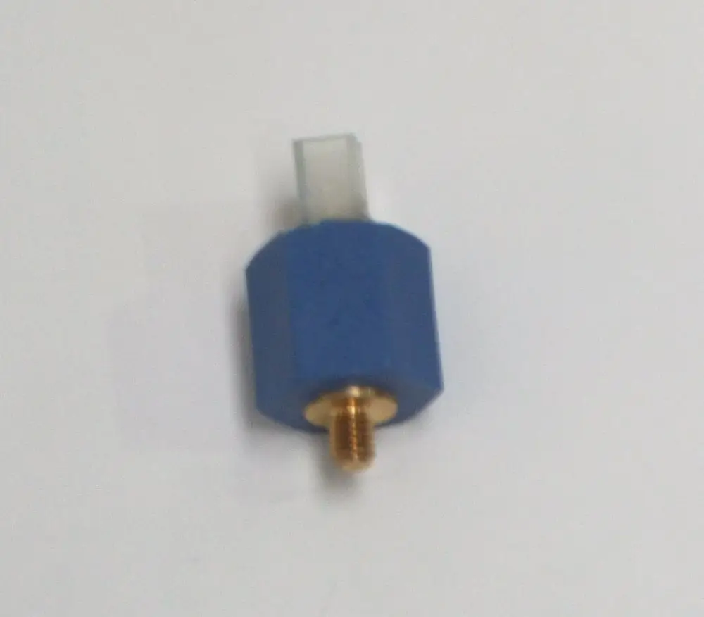 NTC-Sensor von Daikin, kompakte Bauform mit blauer Kunststoffhülle und goldfarbener Gewindeverbindung, für den Einsatz in Heizsystemen.